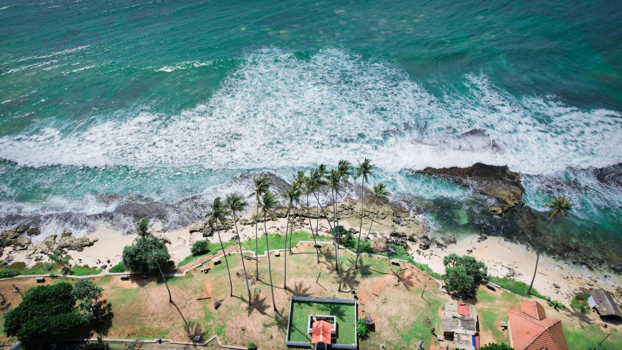Teya Beach Hotel Ahangama Exteriör bild