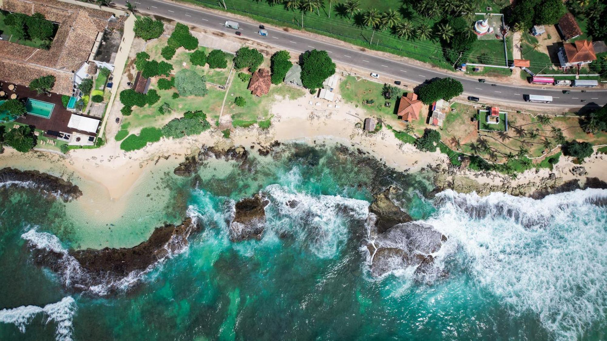 Teya Beach Hotel Ahangama Exteriör bild