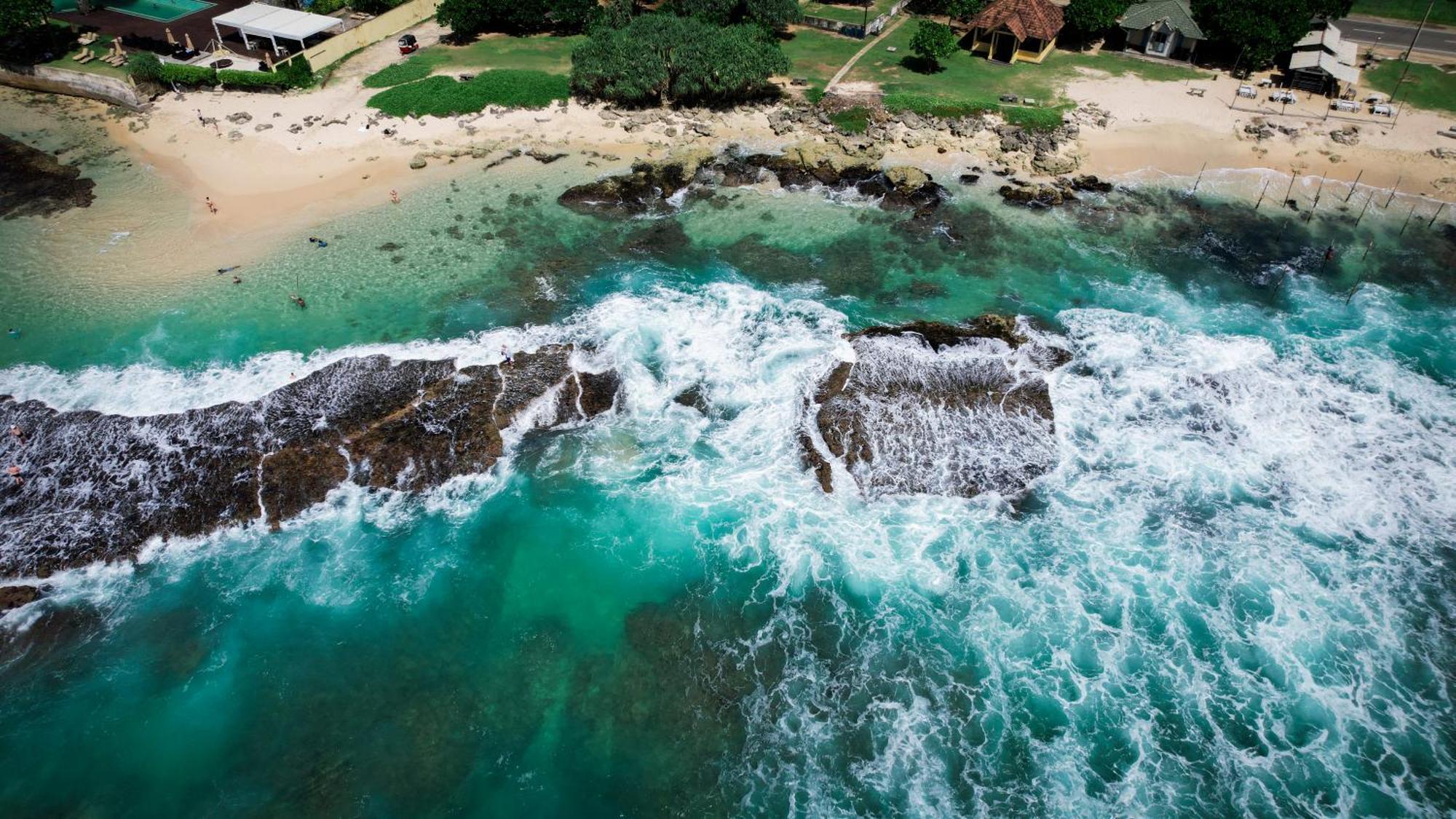Teya Beach Hotel Ahangama Exteriör bild