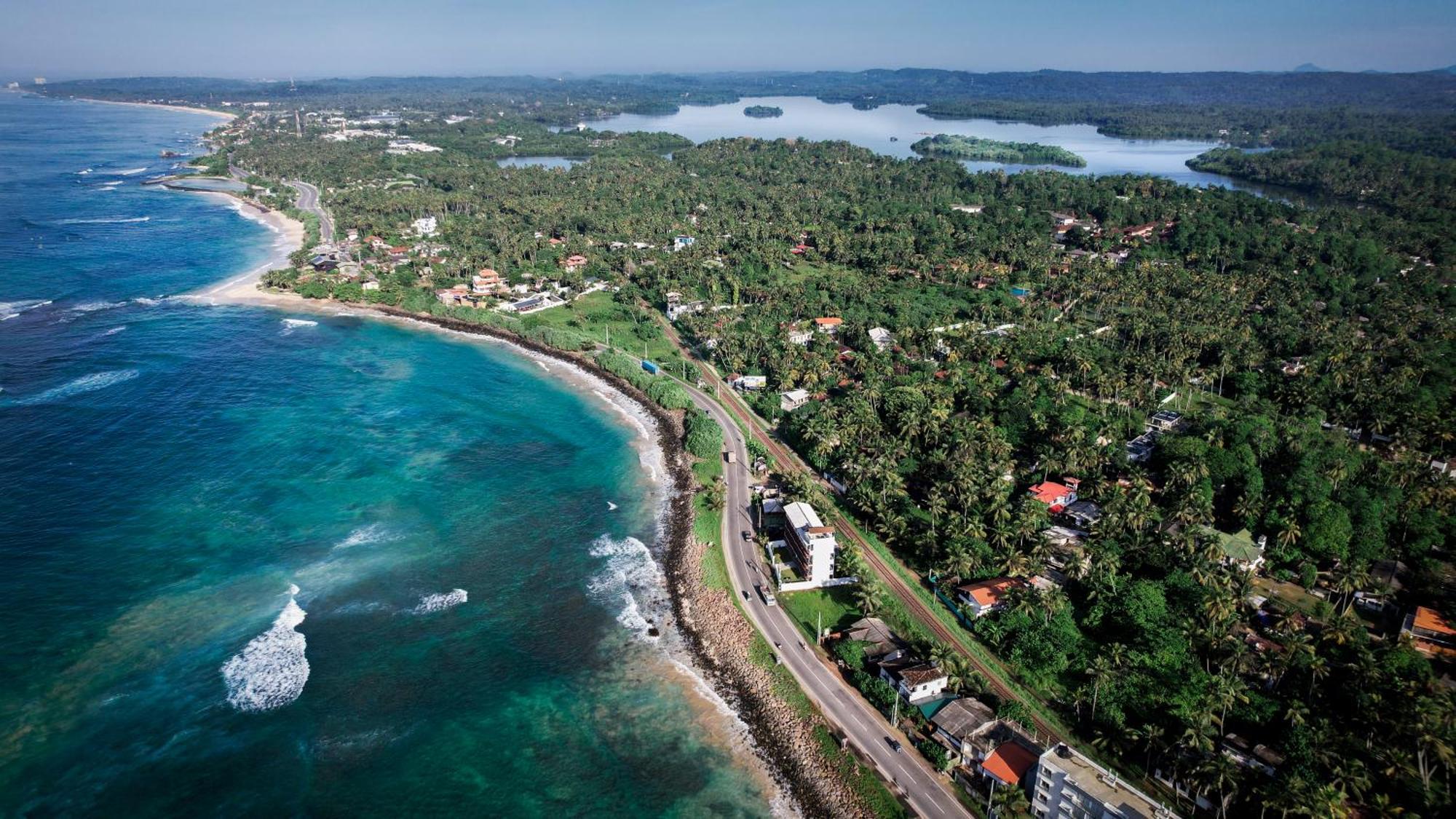 Teya Beach Hotel Ahangama Exteriör bild