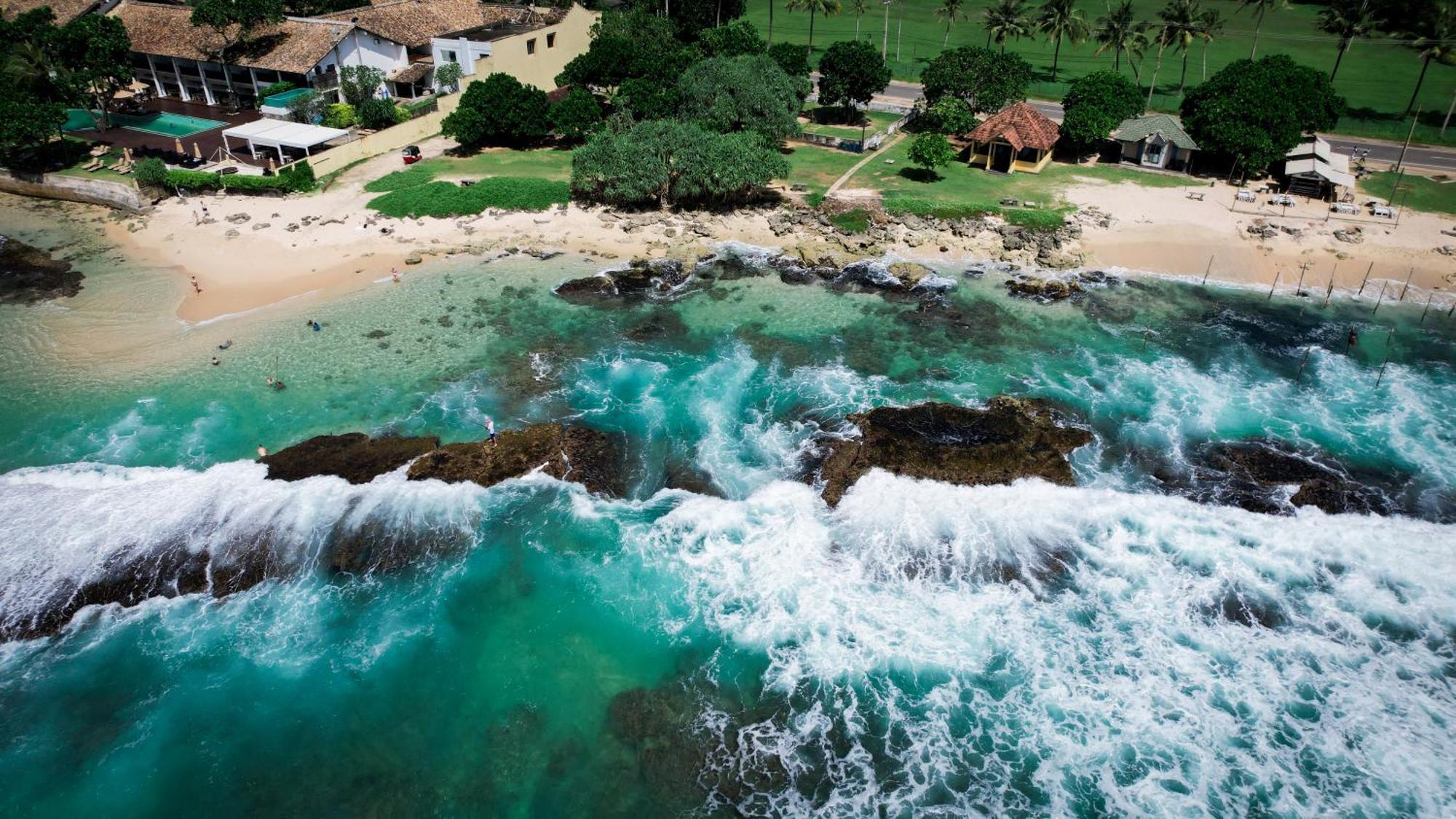 Teya Beach Hotel Ahangama Exteriör bild