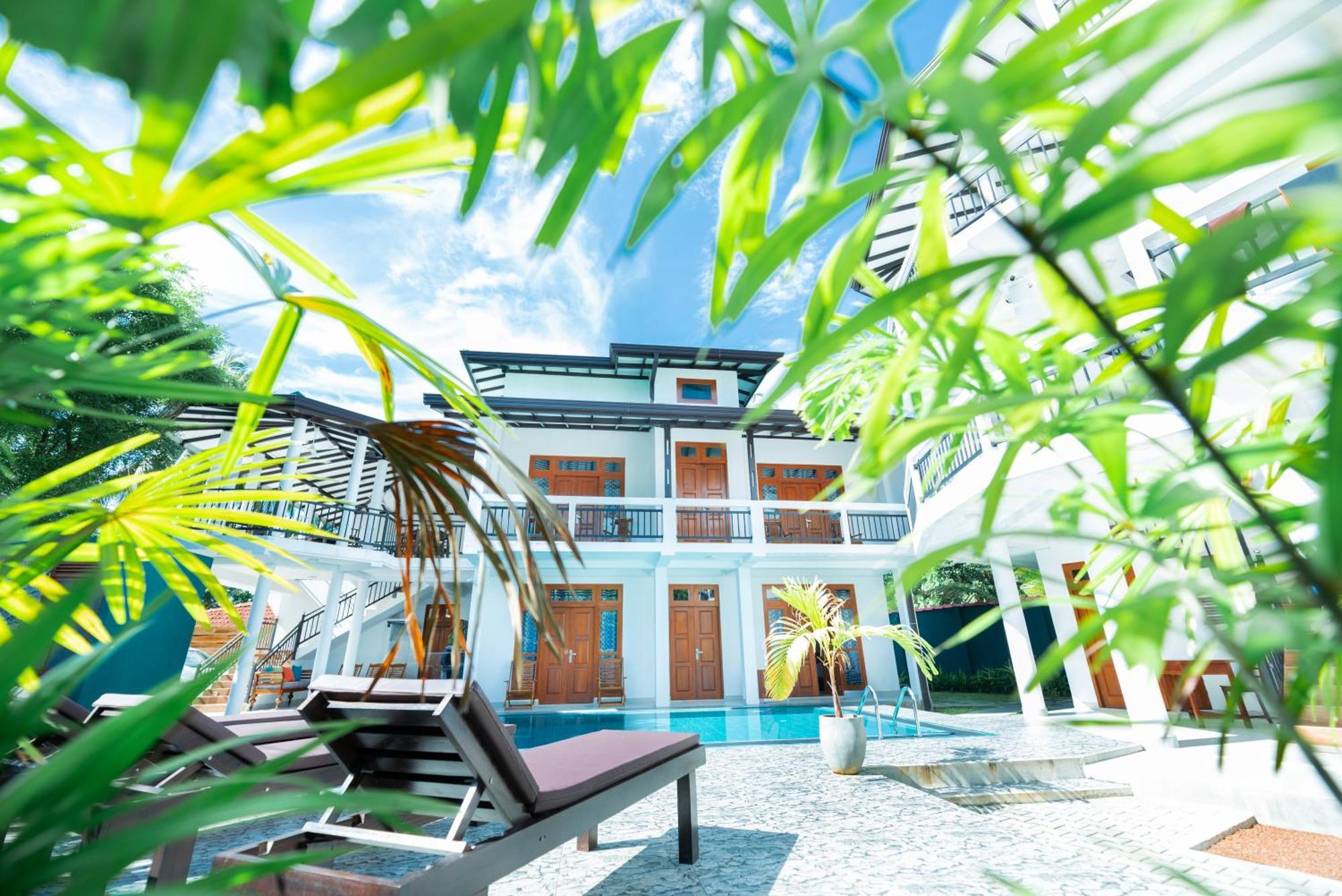 Teya Beach Hotel Ahangama Exteriör bild