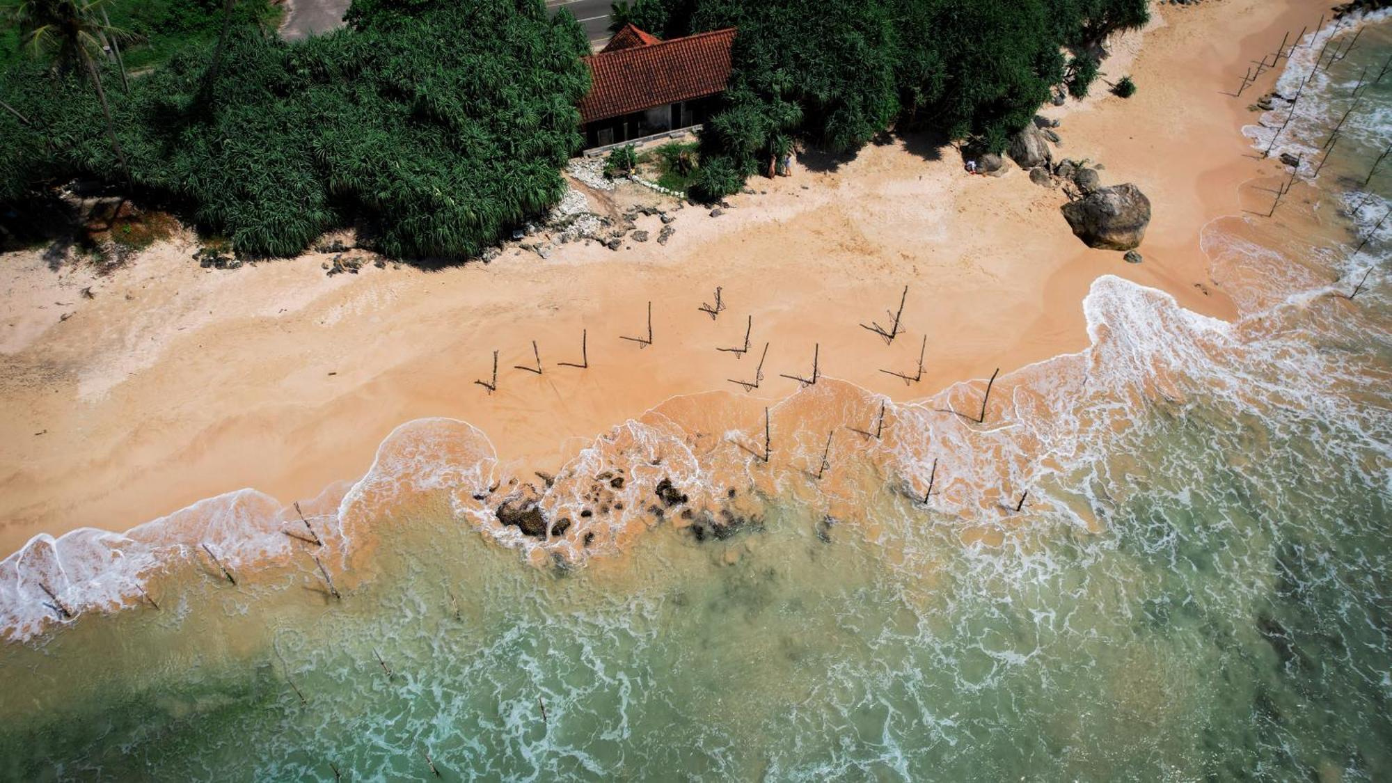 Teya Beach Hotel Ahangama Exteriör bild
