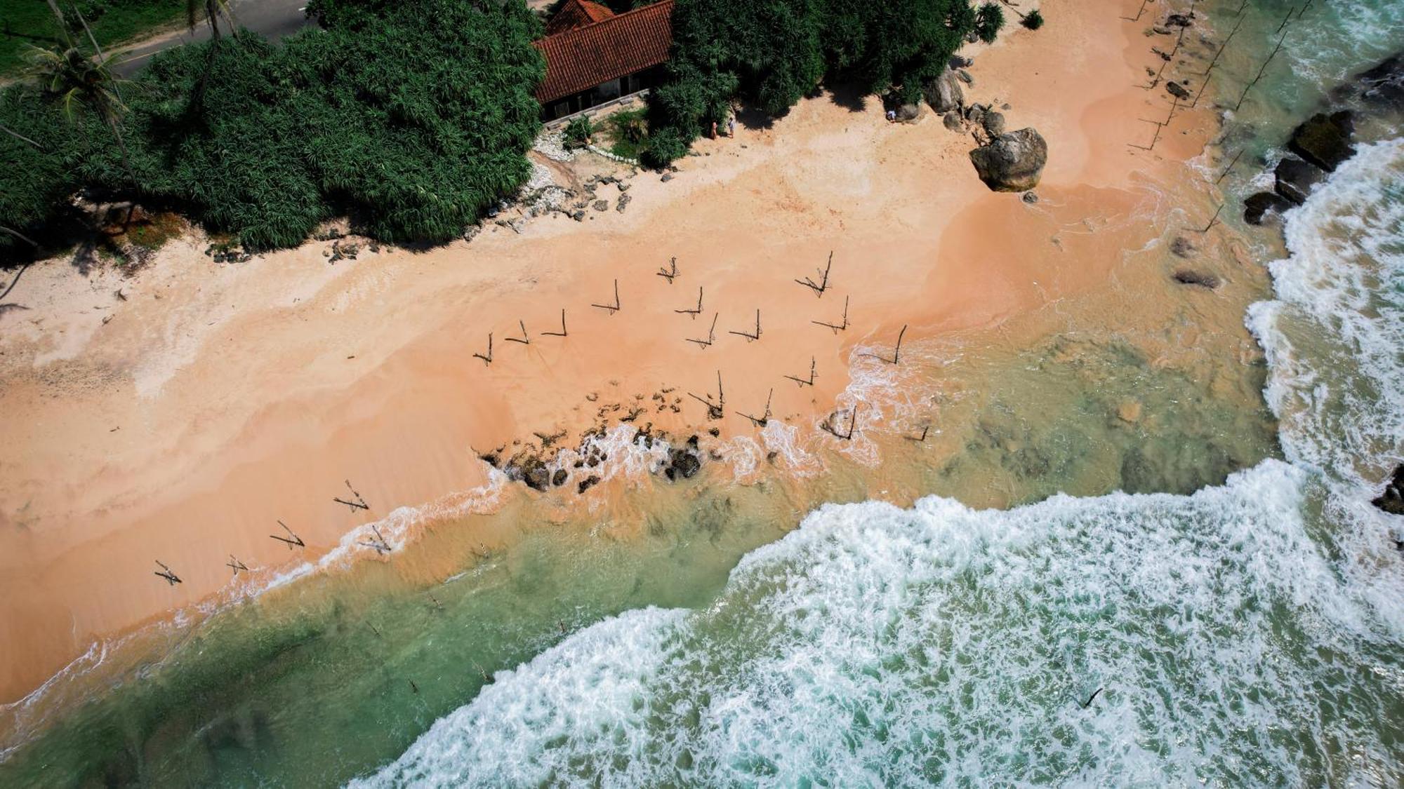 Teya Beach Hotel Ahangama Exteriör bild