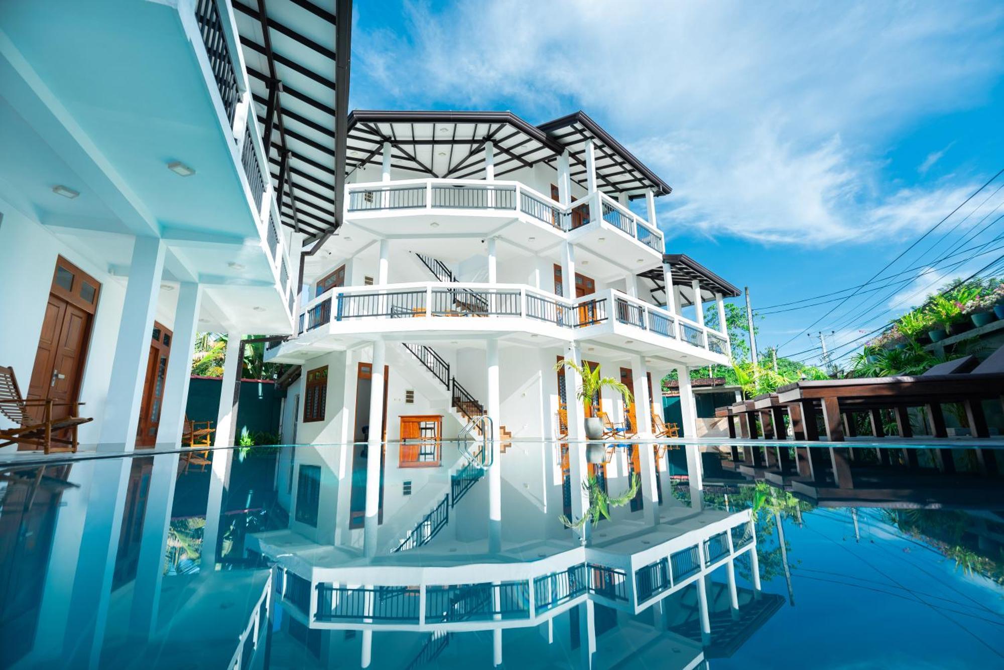 Teya Beach Hotel Ahangama Exteriör bild