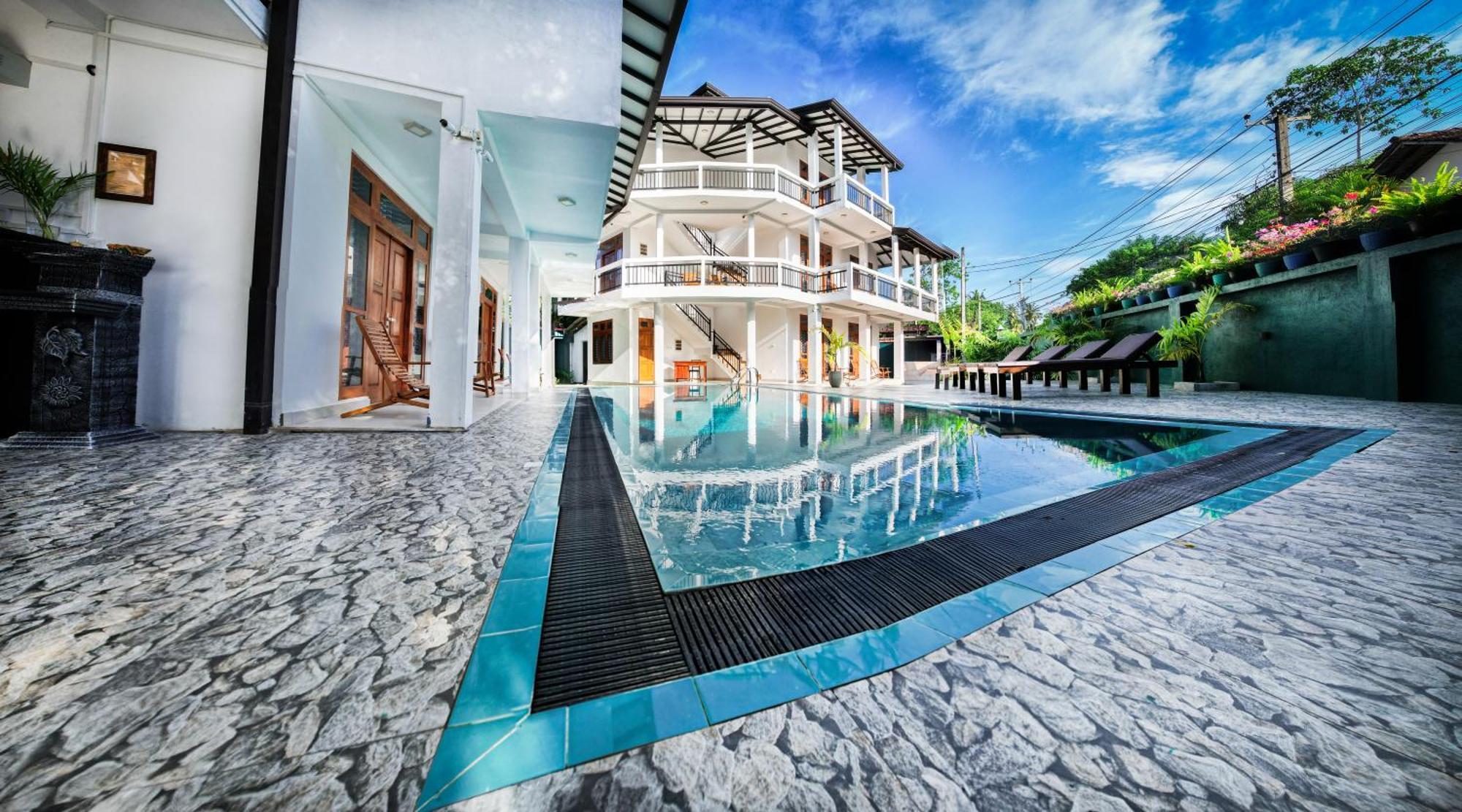 Teya Beach Hotel Ahangama Exteriör bild