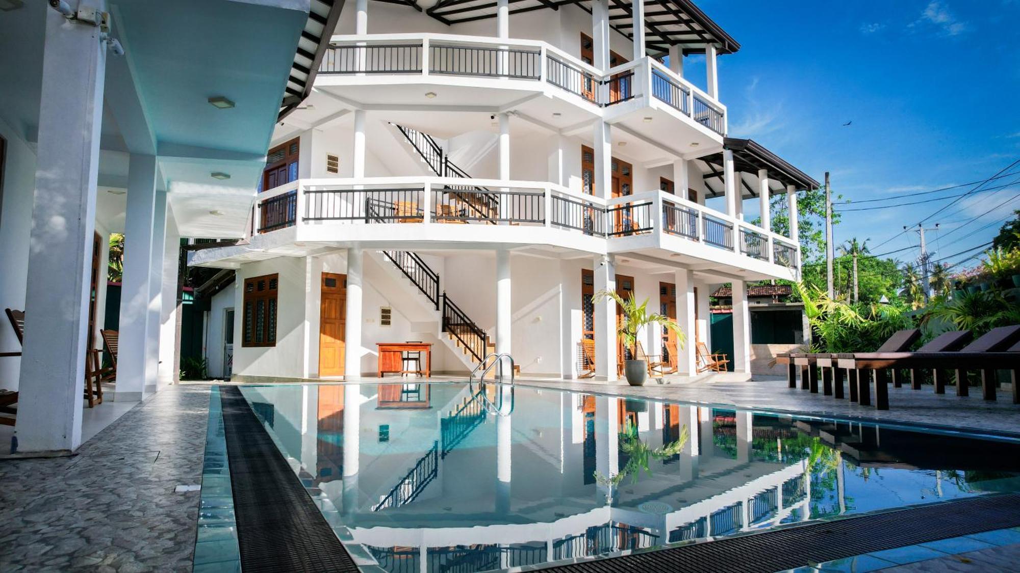 Teya Beach Hotel Ahangama Exteriör bild