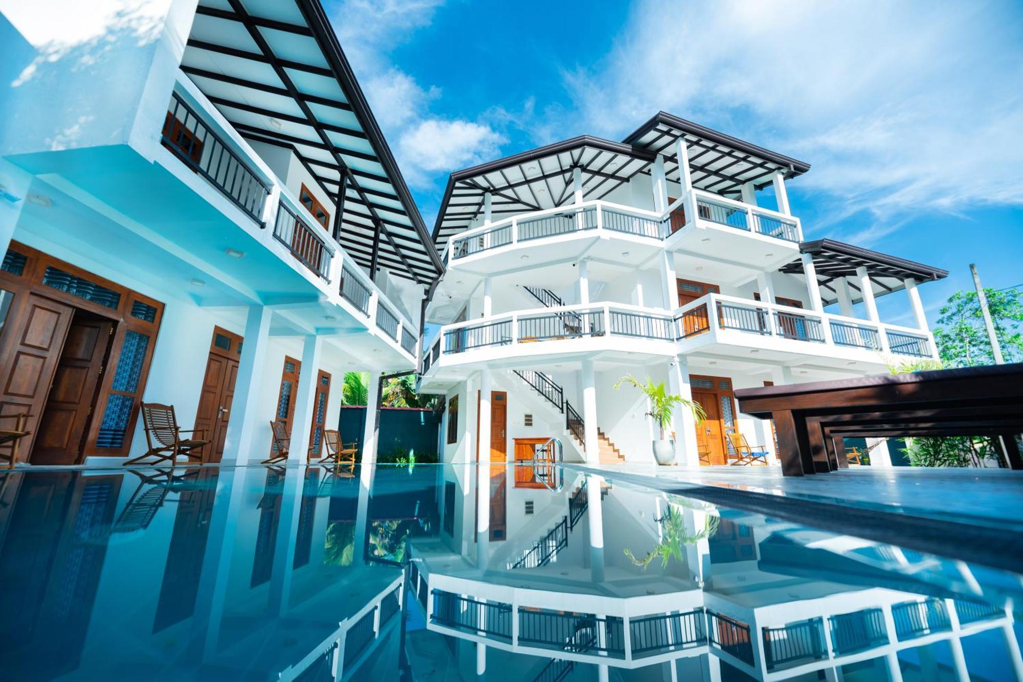 Teya Beach Hotel Ahangama Exteriör bild